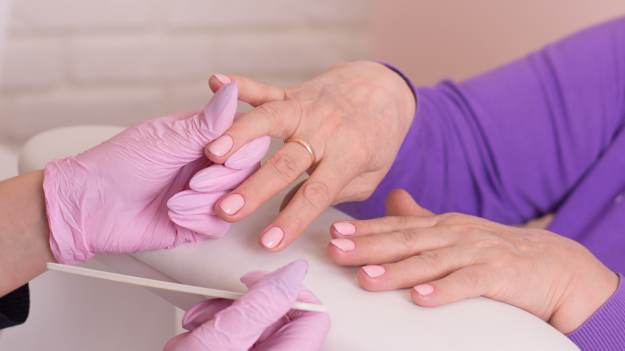 Najlepsza długość paznokci dla kobiet po 50. roku..