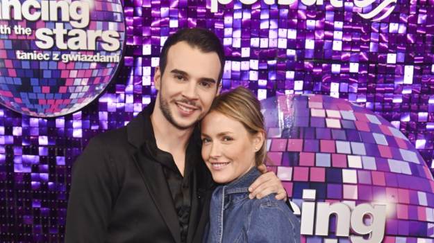 Uczestnik „TzG” z noworodkiem na rękach. Tak..