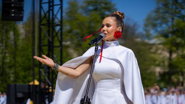 Doda zaśpiewała hymn Polski na krakowskich..